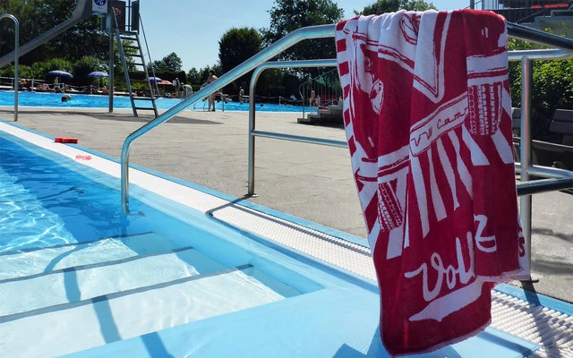 VW Collection T1 Bulli Strandtuch 160 X 90 Cm Rot / Weiß 5 VW Collection T1 Bulli Strandtuch 160 X 90 Cm Rot / Weiß – Bild 3