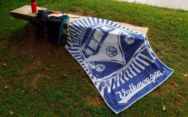 VW Collection T1 Bulli Strandtuch 160 X 90 Cm Rot / Weiß 9 VW Collection T1 Bulli Strandtuch 160 X 90 Cm Rot / Weiß – Bild 7